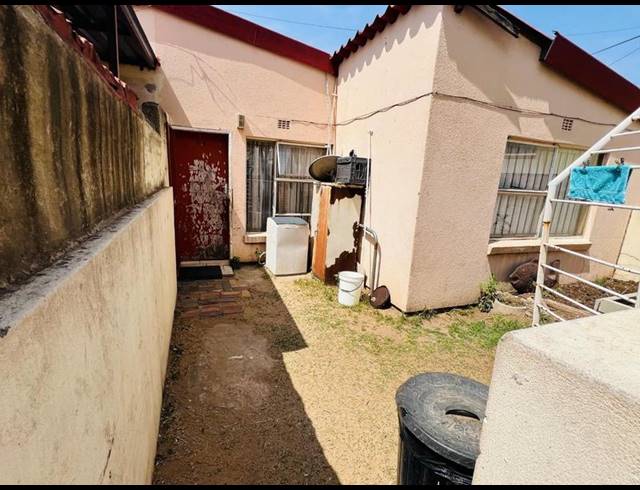 2 BEDROOM HOUSE FOR SALE IN BLOUBOSRAND